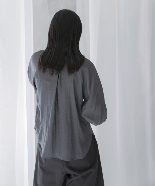 URBAN RESEARCH ROSSO（アーバンリサーチロッソ）の「2WAYギャザースリーブブラウス（シャツ/ブラウス・レディース・CHARCOAL/L/BEIGE/YELLOW・FREE）」の9枚目の写真