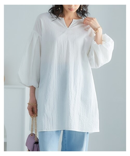 nissen（ニッセン）の「大きいサイズ　涼やか綿混サッカーバルーンスリーブチュニックブラウス（シャツ/ブラウス・レディース・オフホワイト/ライトグレー/黒・L~LL相当/3L~4L相当/5L~6L相当/8L相当/10L相当）」の6枚目の写真