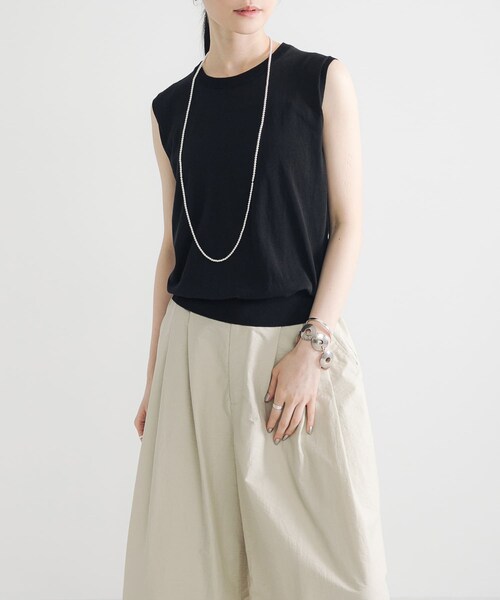 URBAN RESEARCH(アーバンリサーチ)の「UVカット加工ノースリーブニット(タンクトップ・レディース・BEIGE/BLACK/GRAY・FREE)」の4枚目の写真