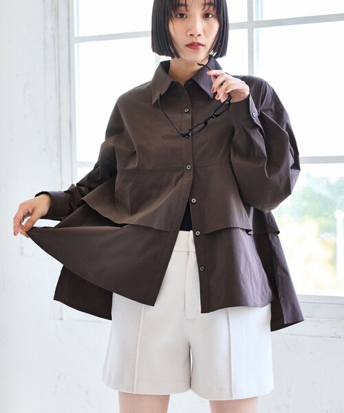 VIS(ビス)の「裾ティアードオーバーシャツ/UVケア・イージーケア(シャツ/ブラウス・レディース・ホワイト/ダークブラウン/ライトグリーン/サックス・F)」の5枚目の写真