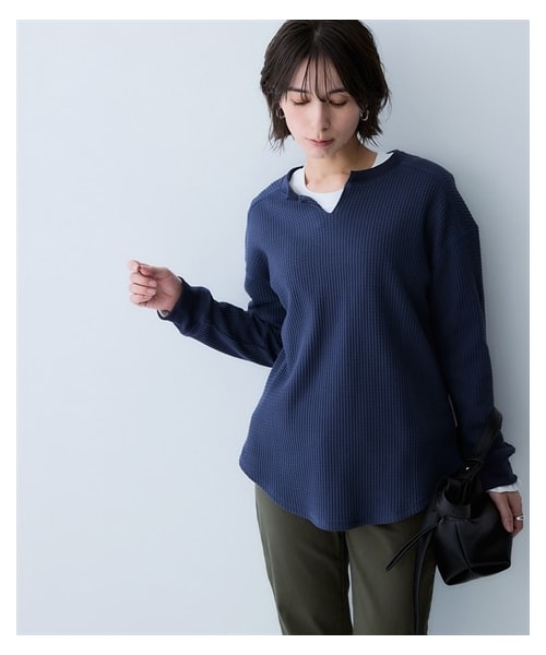 nissen（ニッセン）の「ワッフル素材キーネックトップス（UVカット）＜大きいサイズ有＞（Tシャツ/カットソー・レディース・ブラウン/ミルクベージュ/ネイビー/黒/グレープ/杢チャコールグレー/サックス/コーラルピンク/スティールネイビー/杢オートミール・S/M/L/LL/3L/4L/5L/6L/8L/10L）」の8枚目の写真