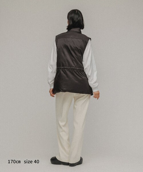 ADAM ET ROPE'（アダムエロペ）の「［OUTER］WSIZE PADDED VEST UNISEX（ダウンベスト・レディース・ブラック/シルバー・38/40）」の7枚目の写真