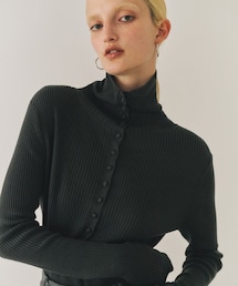 ROPE'（ロペ）の「【一部店舗限定】【REALM（レルム）】BUTTONED RIB TURTLENECK｜ニット（ニット/セーター・レディース）」