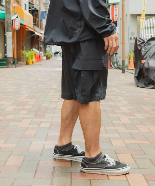 URBAN RESEARCH(アーバンリサーチ)の「Wide Dad BREEZY TECH CARGO SHORTS(その他パンツ・メンズ・D.NAVY/BLACK/CHARCOAL・1/2)」の19枚目の写真