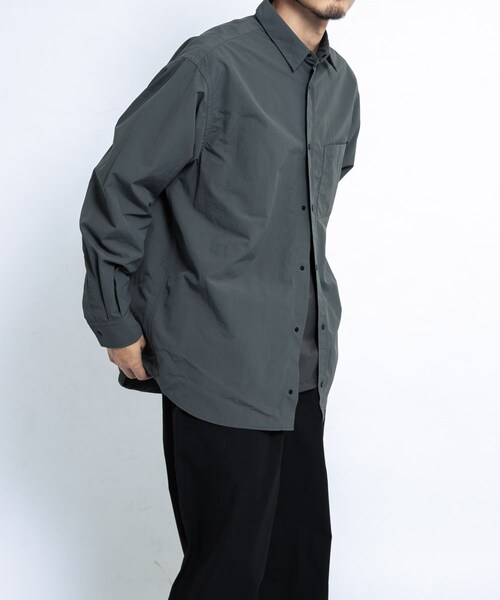 EKAL(エカル)の「『UR TECH』ナイロンタッサーロングスリーブシャツ(シャツ/ブラウス・メンズ・レイクサンリーフ/イエロー/ネイビー/グラファイト/レイクブルー・M/L/XL)」の12枚目の写真