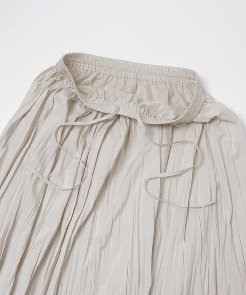 URBAN RESEARCH DOORS（アーバンリサーチドアーズ）の「タフタランダムプリーツスカート（スカート・レディース・ECRU/BLACK・Free）」の5枚目の写真