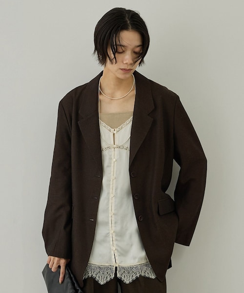 ADAM ET ROPE'(アダムエロペ)の「ビスコースウールエフォートレスジャケット / セットアップ対応(テーラードジャケット・レディース・ブラック/ブラウン・F)」の2枚目の写真