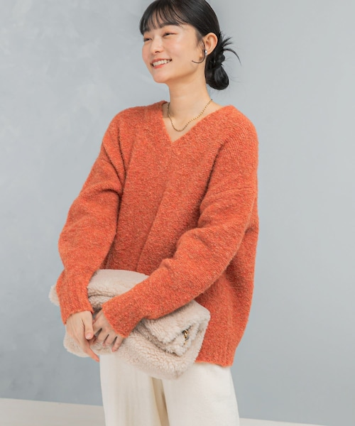 URBAN RESEARCH ROSSO（アーバンリサーチロッソ）の「『WEB限定』Vネックカーブスリーブニット（ニット/セーター・レディース・CORAL/CHARCOAL/MOCHA・Free）」の3枚目の写真