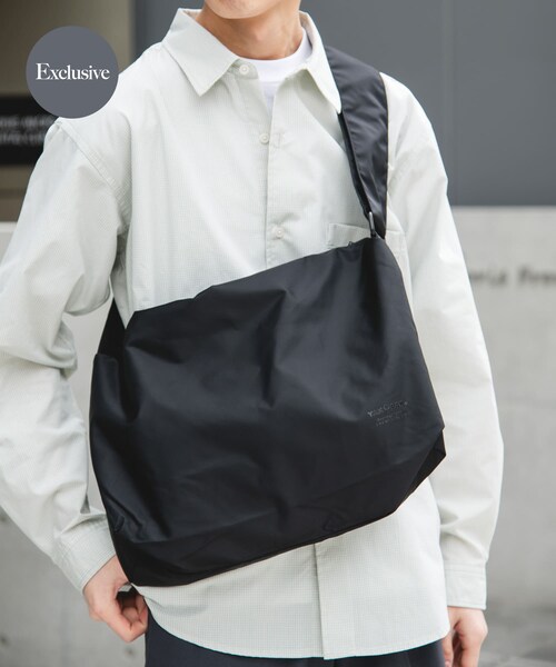 URBAN RESEARCH DOORS（アーバンリサーチドアーズ）の「『別注』YAKPAK×DOORS　SHOULDER BAG M（ショルダーバッグ・メンズ・BLACK/CHARCOAL/GRAY・-）」の4枚目の写真