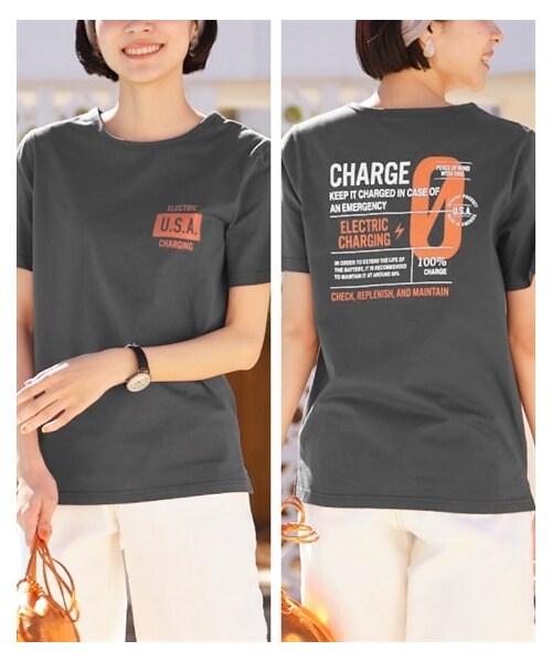 nissen（ニッセン）の「大きいサイズ 綿混プリントTシャツ（吸汗速乾）（薄手素材）（Tシャツ/カットソー・レディース・オフホワイト(ガールフォト)/黒(変形ロゴ)/ラベンダー(フラワー)/カーキ(スカーフモチーフ)/ブルーグレー(クジラ)/ピーナッツ(カレッジタイガー)/ピンク(ヤシの木)/チャコール(数字ロゴ)/黒(フォトグラフィック)/ネイビー(シンプルロゴ)・L/LL/3L/4L/5L/6L/8L/10L）」の5枚目の写真