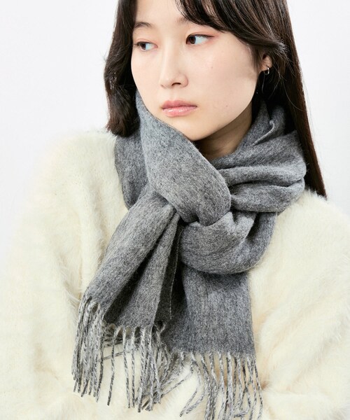 ADAM ET ROPE'（アダムエロペ）の「【J'aDoRe限定】REVERSIBLE MUFFLER CASHMEREMIX２（マフラー・レディース・ブラック/ライトグレー・F）」の5枚目の写真