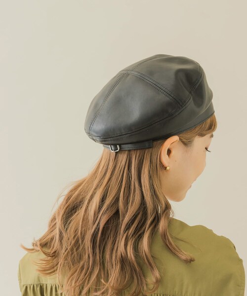 SMELLY（スメリー）の「フェイクレザーバックルベレー（ハンチング/ベレー帽・レディース・BLK/CML・-）」の5枚目の写真