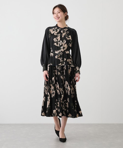 Jayro（ジャイロ）の「プリーツアソートワンピース（ワンピース・レディース・ブラック/キナリ・M）」の2枚目の写真