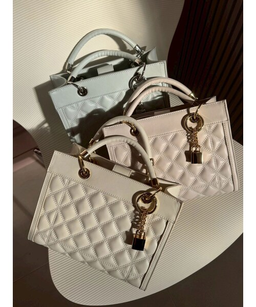 dazzlin（ダズリン）の「キルティングハンドルバッグ（ハンドバッグ・レディース・アイボリー/ピンク/ブルー・F）」の4枚目の写真