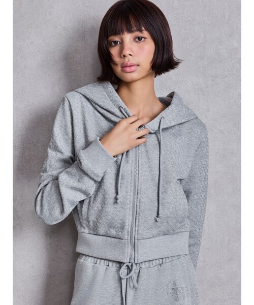 GYDA（ジェイダ）の「GG chain glitter print shortパーカー（パーカー・レディース・グレー/ブラック・F）」の2枚目の写真