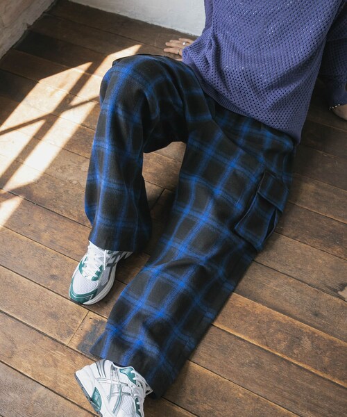 SENSE OF PLACE by URBAN RESEARCH(センスオブプレイスバイアーバンリサーチ)の「オンブレーチェックカーゴパンツ(その他パンツ・メンズ・BLACK/BLUE・M/L)」の19枚目の写真