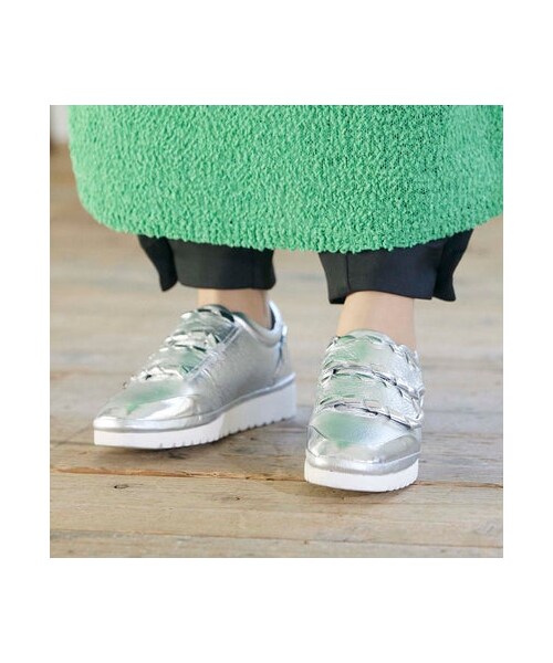 D'ICI（ディッシィ）の「モード エ ジャコモ ディッシィ MODE ET JACOMO D'ICI ダブルベルトデザインスニーカー （スニーカー・レディース・BL/SV/WH・220/22cm/225/22.5cm/230/23cm/235/23.5cm/240/24cm/245/24.5cm）」の2枚目の写真