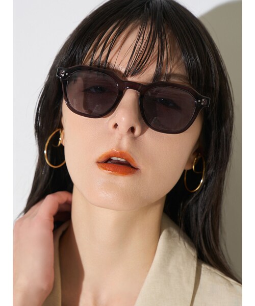 ELENDEEK(エレンディーク)の「FACET FRAME SUNGLASSES(サングラス・レディース・グレー/ブラック/ブラウン/ベージュ/ミックス・F)」の3枚目の写真