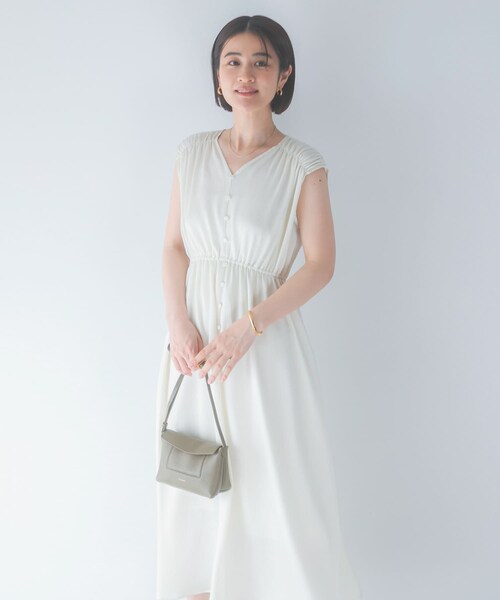 URBAN RESEARCH ROSSO（アーバンリサーチロッソ）の「楊柳サテンウエストマークワンピース（ワンピース・レディース・OFF WHITE/BROWN/NAVY・Free）」の6枚目の写真