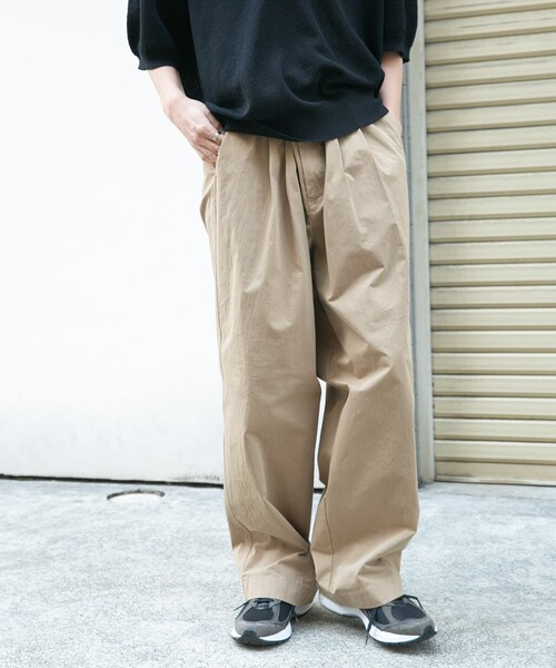 URBAN RESEARCH DOORS(アーバンリサーチドアーズ)の「FORK&SPOON クリンクルワイドパンツ(その他パンツ・メンズ・BEIGE/DARK NAVY・4/5)」の4枚目の写真