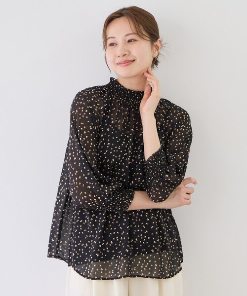 Jayro(ジャイロ)の「シャーリングブラウス(シャツ/ブラウス・レディース・ブラック系/グレー/キナリ系/ブラウン系・M)」の10枚目の写真