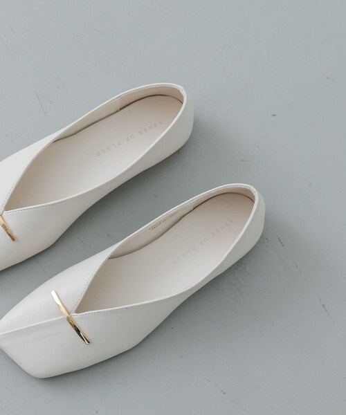 SENSE OF PLACE by URBAN RESEARCH（センスオブプレイスバイアーバンリサーチ）の「『抗菌』スクエアカットフラットシューズ（その他シューズ・レディース・IVORY/BLACK/BROWN・S/M/L）」の6枚目の写真