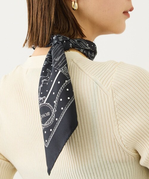 ROPE'（ロペ）の「ROPE' リバイバルシルクスカーフ/Sサイズ・26AW（バンダナ/スカーフ・レディース・ブラック/オフホワイト/カーキ/レッド/ピンク・F）」の18枚目の写真