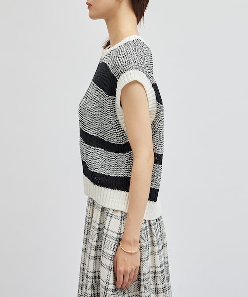 ROPE'（ロペ）の「モノトーン透かし柄ニットベスト（ベスト・レディース・ブラック/オフホワイト・F）」の4枚目の写真