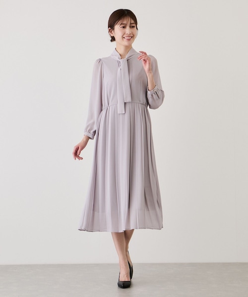 Jayro（ジャイロ）の「ボウタイプリーツワンピース（ワンピース・レディース・ブラック系/ライトグレー/ネイビー・M）」の17枚目の写真