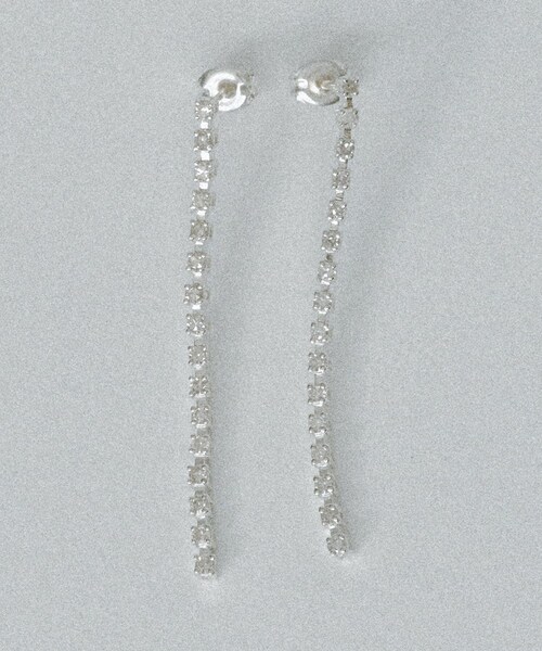 ADAM ET ROPE'(アダムエロペ)の「【J'aDoRe・店舗限定】【MALUS /マリュス】Diamond bar earrings(ピアス(両耳用)・レディース・シルバー・F)」の4枚目の写真