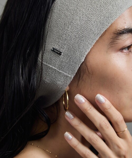 ADAM ET ROPE'(アダムエロペ)の「【J'aDoRe・店舗限定】【heyep(ヘイップ)】Silk Hair Band / シルクヘアバンド(ヘアバンド・レディース・ブラック/グレー・F)」の9枚目の写真