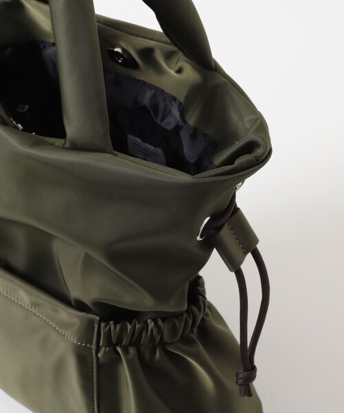 URBAN RESEARCH DOORS（アーバンリサーチドアーズ）の「ナイロンドロストトートバッグ（トートバッグ・レディース・KHAKI/BLACK・-）」の15枚目の写真