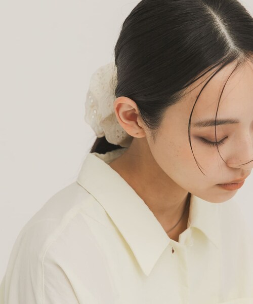 KBF（ケイビーエフ）の「レースシュシュ（ヘアゴム・レディース・IVORY/BLACK・One）」の5枚目の写真