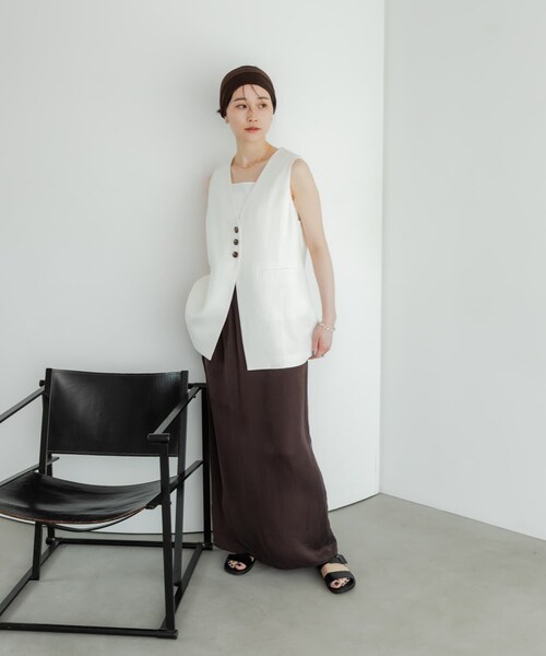 URBAN RESEARCH（アーバンリサーチ）の「『2サイズ展開』キュプラサテンストレートスカート（スカート・レディース・BEIGE/BLACK/BROWN・36/38）」の20枚目の写真