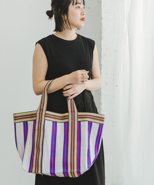 ITEMS URBANRESEARCH（アイテムズ アーバンリサーチ）の「ビニールトートバッグ（トートバッグ・レディース・PPL/GRN/BLK・-）」の4枚目の写真