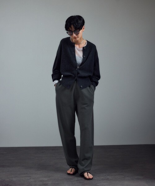 ADAM ET ROPE'(アダムエロペ)の「【extreme cashmere(エクストリーム・カシミア)】rush(その他パンツ・レディース・チャコール/ライトグレー・F)」の19枚目の写真