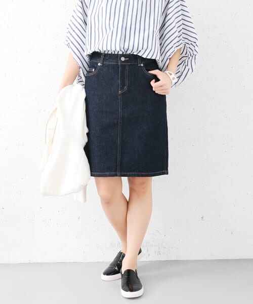 URBAN RESEARCH DOORS（アーバンリサーチドアーズ）の「デニムスカート（デニムスカート・レディース・ライトインディゴ/ダークインディゴ・36/38）」の6枚目の写真