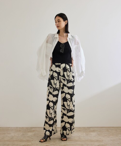 ROPE'(ロペ)の「DEVEAUXジオメトリックフラワーイージーワイドパンツ(その他パンツ・レディース・ブラック/オレンジ・36/38)」の8枚目の写真