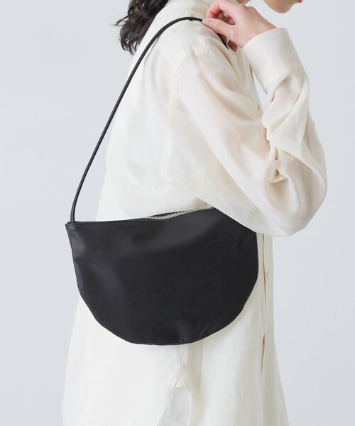 かぐれ（カグレ）の「MORMYRUS　ハーフムーンバッグ（ハンドバッグ・レディース・BLACK・Free）」の2枚目の写真