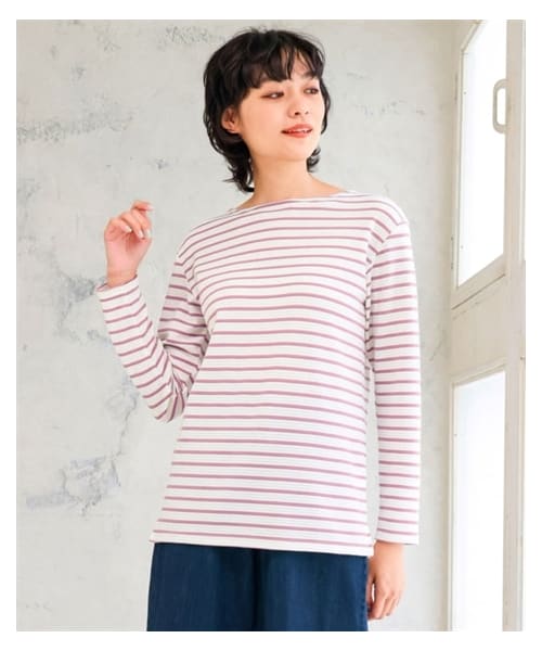 nissen（ニッセン）の「＜大きいサイズ＞長袖ボートネックリップルボーダーゆるカットソートップス（Tシャツ/カットソー・レディース・オレンジ×オフホワイト/ラベンダー×オフホワイト/オフホワイト×ライム/ネイビ―×オフホワイト/黒×杢グレー/オフホワイト×杢チャコールグレー/ネイビー×赤/モカブラウン×黒/杢グレー×ネイビー/黒×オフホワイト/杢グレー(NET限定色)/黒(NET限定色)/グレイッシュブルー×オフホワイト/オフホワイト×モーブピンク/オフホワイト×ミントグリーン/ネイビー×ベージュ/ミスティーカーキ×オフホワイト/オフホワイト×ブリックレッド/グレージュ×オフホワイト/フレンチブルー×ネイビー/ライトピンク×オフホワイト/ミストカーキ×オフホワイト/ブラウン×ラベンダー/オフホワイト×ゴールドベージュ/モーブピンク/ミントグリーン/オフホワイト×フレンチブルー/フォレストグリーン×オフホワイト/オフホワイト×ネイビー/ネイビー×グリーン/オフホワイト×ラズベリーピンク/オフホワイト×マリンブルー・L/LL/3L/4L/5L/6L/8L/10L）」の17枚目の写真