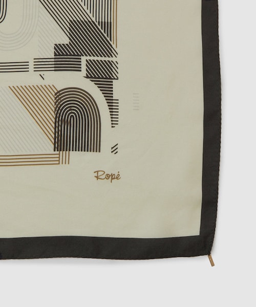 ROPE'(ロペ)の「RモノグラムシルクスカーフL(バンダナ/スカーフ・レディース・ベージュ/ブルー系/レッド・F)」の6枚目の写真