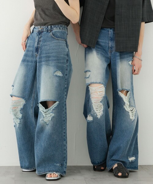 SENSE OF PLACE by URBAN RESEARCH（センスオブプレイスバイアーバンリサーチ）の「『ユニセックス』ダメージデニムワイドパンツ（デニムパンツ・メンズ・BLACK/D.INDIGO・M/L）」の2枚目の写真