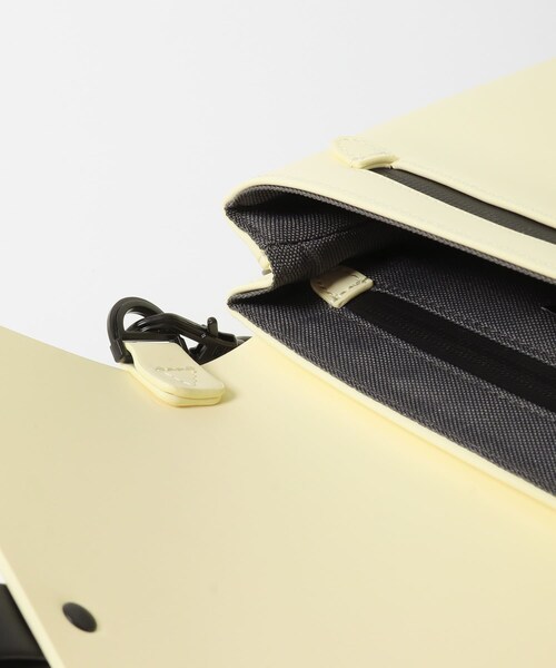 SENSE OF PLACE by URBAN RESEARCH（センスオブプレイスバイアーバンリサーチ）の「GASTON LUGA　SPLASH CROSSBODY BAG（ショルダーバッグ・メンズ・BLACK/TAUPE/Lemonade・One）」の14枚目の写真