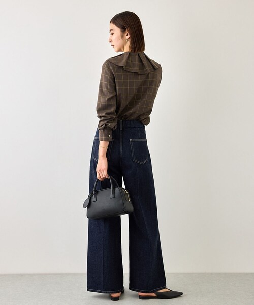 ROPE'(ロペ)の「【J'aDoRe・一部店舗限定サイズ】ラメチェックフリルカラーブラウス/セットアップ対応・イージーケア(シャツ/ブラウス・レディース・ブラウン系・36/38)」の15枚目の写真