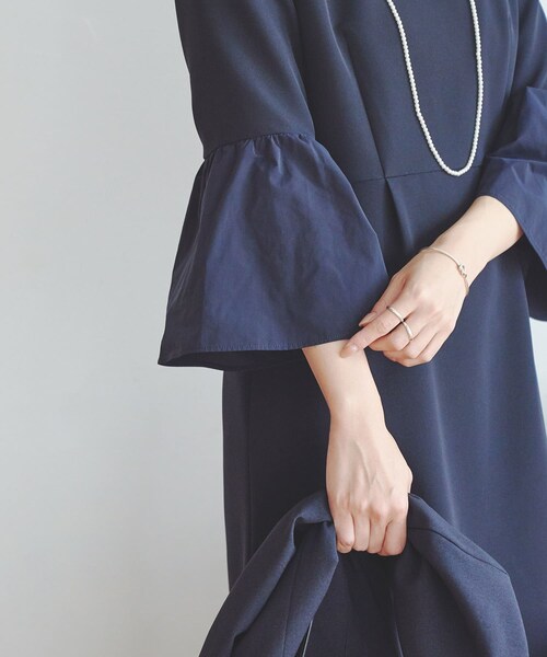 URBAN RESEARCH（アーバンリサーチ）の「フレアスリーブワンピース（ワンピース・レディース・NAVY/BLACK・36/38）」の22枚目の写真