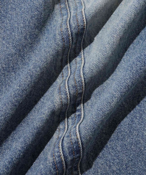 ADAM ET ROPE'（アダムエロペ）の「【NVRFRGT/ネヴァーフォーゲット】3D TWISTED WIDE LEG JEANS VINTAGE FADED INDIGO（デニムパンツ・メンズ・ブルー系・1/2）」の14枚目の写真