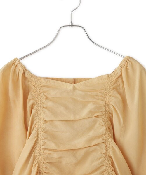 ADAM ET ROPE'(アダムエロペ)の「【J'aDoRe・一部店舗限定】【CURRENTAGE(カレンテージ)】シャーリングトップス(Tシャツ/カットソー・レディース・ベージュ/グリーン・F)」の7枚目の写真