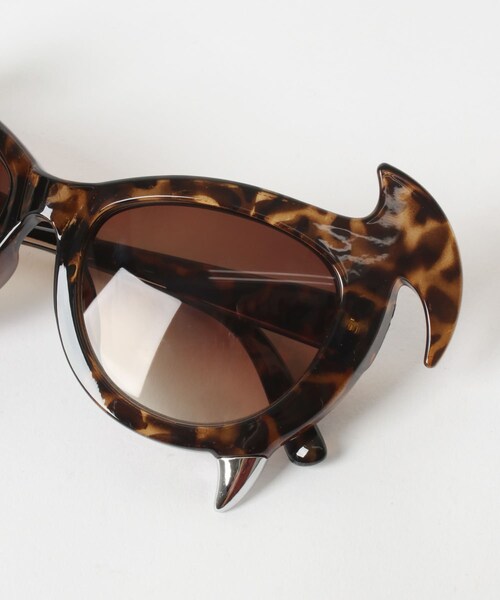 KBF（ケイビーエフ）の「コウモリサングラス∴（メガネ・レディース・ゴールドデミ/ブラック/レッド・-）」の10枚目の写真