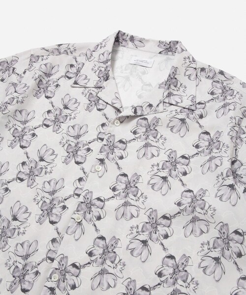 Saturdays NYC(サタデーズ ニューヨークシティ )の「Canty Floral Print SS Shirt(シャツ/ブラウス・レディース・ブラック/ホワイト・L/M/S/XL/XS)」の18枚目の写真