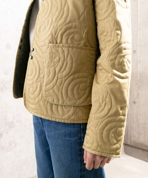 URBAN RESEARCH（アーバンリサーチ）の「MASK QUILTINGノーカラーショートジャケット∴（ノーカラージャケット・レディース・BEIGE/BLACK・1/2）」の14枚目の写真